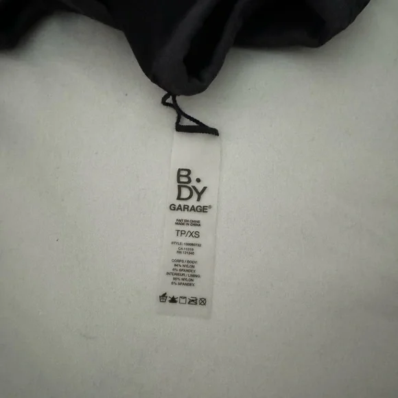 Garage Cropped Tank - Picture 3 of 3